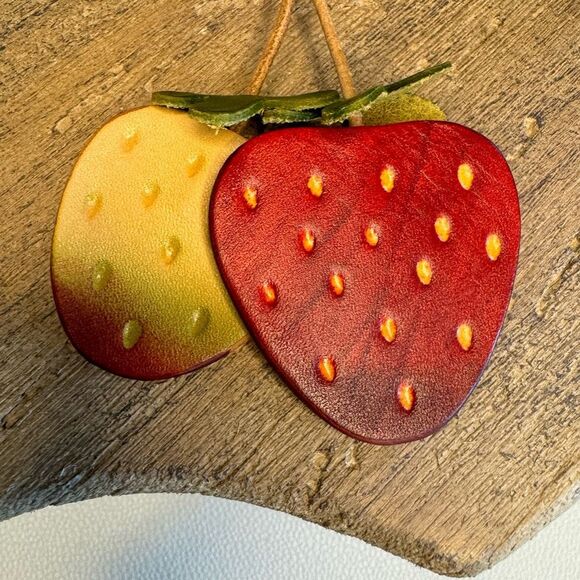 Strawberry Bag Charm Genuine Leather Crossbody Purse Bag NEW - Picture 6 of 8